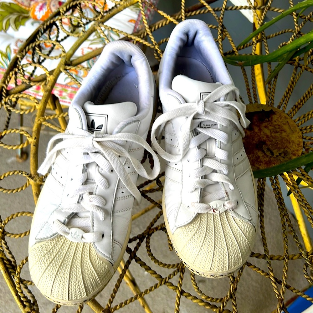 ⭐️⭐️⭐️ADIDAS SUPER STARS LEATHER SIZE 7 1/2 GOOD USED CONDITION ⭐️⭐️⭐️